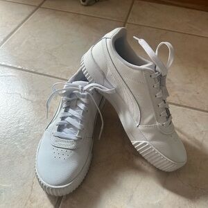Women’s White Puma Carina Sneakers size 8.5